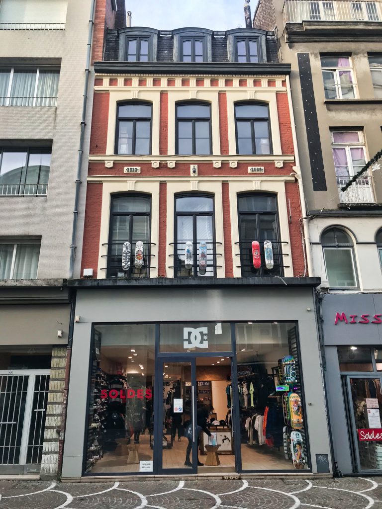 Read more about the article DC Shoes marche sur le trottoir d’en face