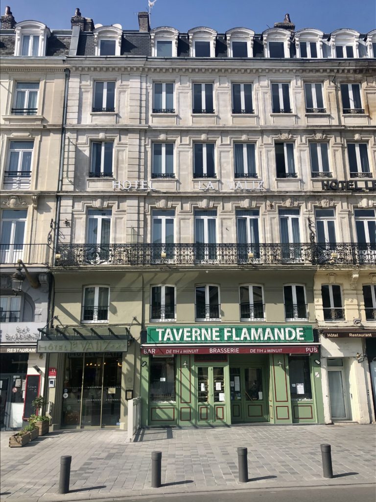 Read more about the article L’hôtel La Valiz pose ses valises Place de la Gare